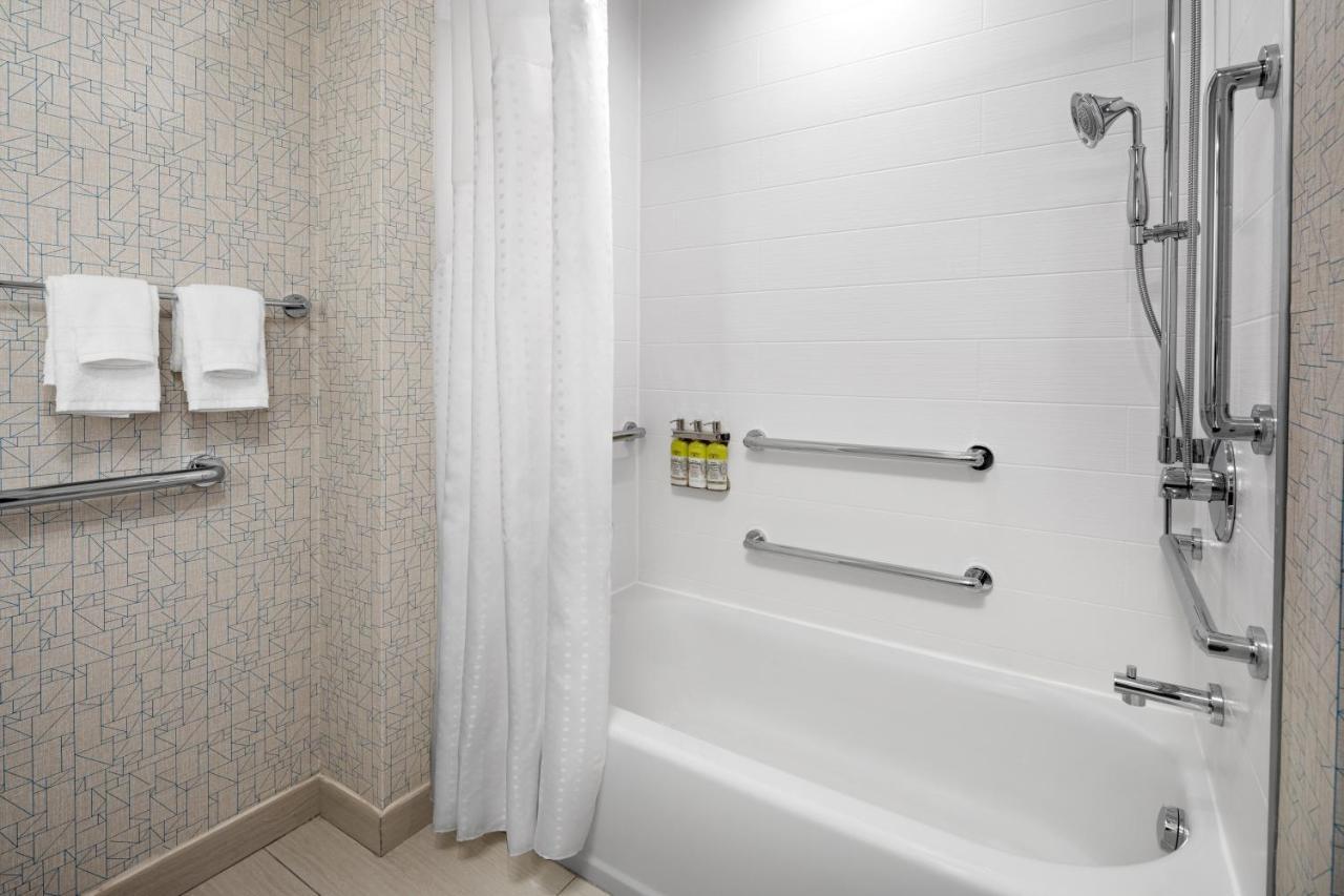 Holiday Inn Express & Suites Woodside Laguardia Airport Нью-Йорк Екстер'єр фото