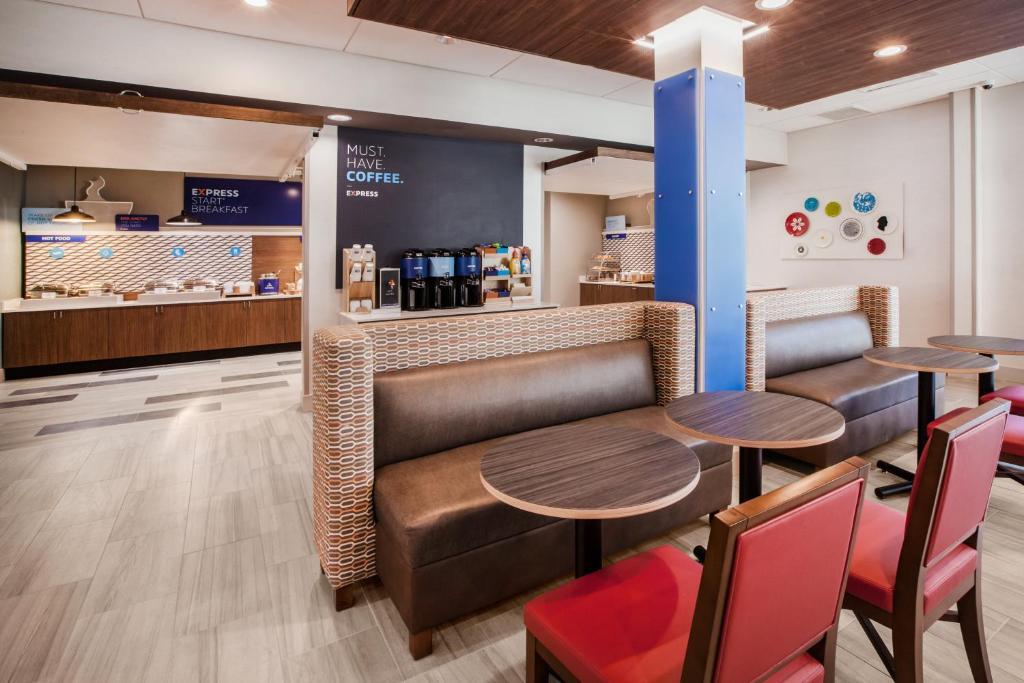Holiday Inn Express & Suites Woodside Laguardia Airport Нью-Йорк Екстер'єр фото